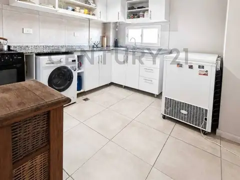 Departamento 4 ambientes con 2 baños