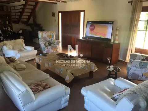 Casa 7 ambientes con 5 baños