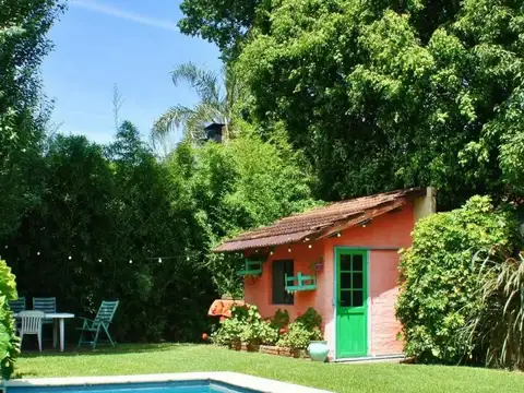 Casa en Venta con 3 cocheras