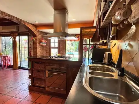 Casa con 3 dormitorios en venta en Ituzaingó Norte con pileta