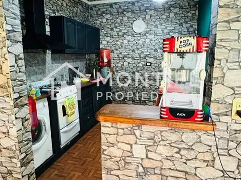 Casa 4 ambientes con 2 baños