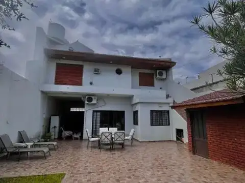 Casa 6 ambientes con 4 baños