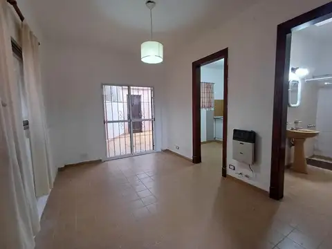 Depto Tipo Casa en Alquiler de 3 ambientes