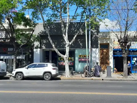 Local Comercial 300 Mts 2. Excelente ubicacion. En pleno Centro Comercial