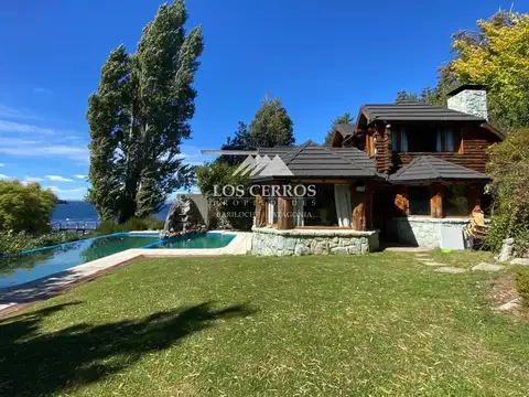 Espectacular casa    bungalow con muelle y costa del lago Nahuel Huapi en venta