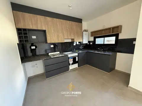 Depto Tipo Casa en Alquiler de 4 ambientes