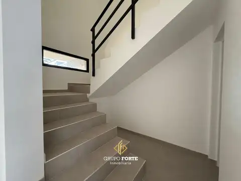Depto Tipo Casa en Alquiler con 2 cocheras