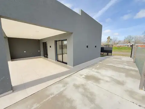 Casa 4 ambientes con 1 baño