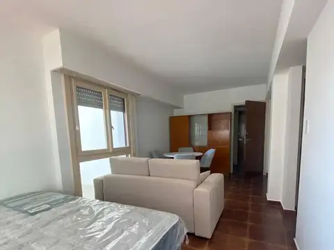 ALQUILER 9 MESES. DEPTO 1 AMB  CON BALCON. CORRIENTES 1500 MAR DEL PLATA