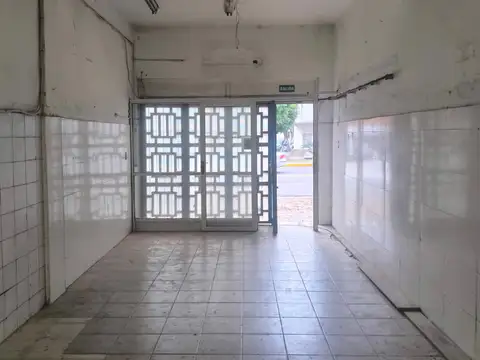 Local en Alquiler en Parque Chacabuco, $ 500.000