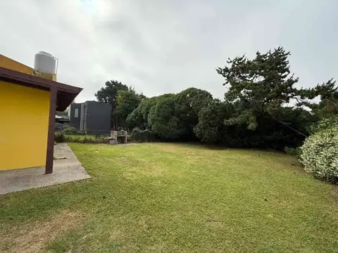 Casa 3 ambientes con gran parque