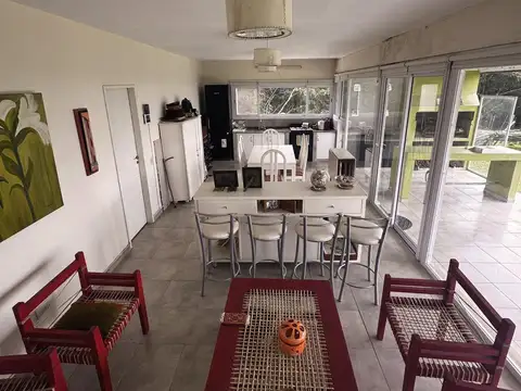 Casa 4 ambientes con 2 baños