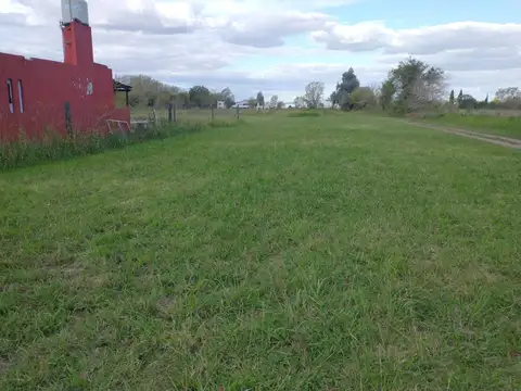 AMPLIO TERRENO EN ESQUINA.