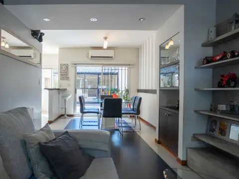 Depto Tipo Casa en Venta con 1 cocheras