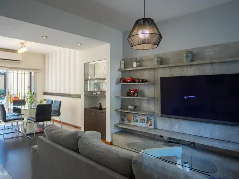 Depto Tipo Casa 4 ambientes con 2 baños