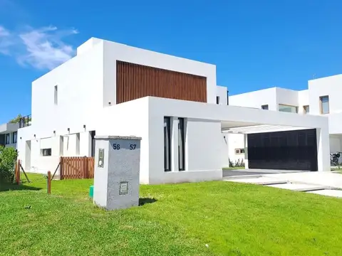 Casa en Alquiler en Countries y Barrios Cerrados en Berazategui, USD 5.500