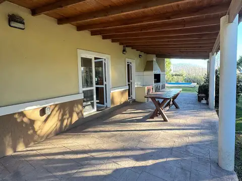 VENTA. CASA 3 AMB CON PISCINA SOBRE 2 LOTES. COUNTRY COSTA DEL SOL. MAR CHIQUITA