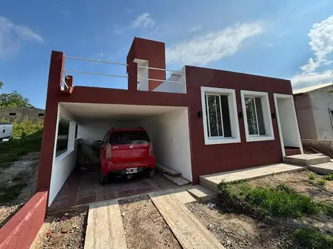 Casa 4 ambientes con 2 baños