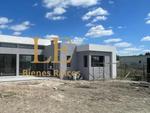 Casa 4 ambientes con 4 baños