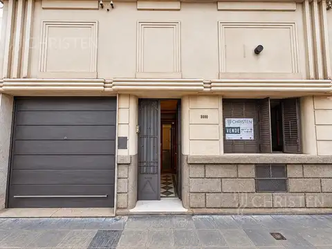 Casa en venta de 3 habitaciones y escritorio Patio y cochera barrio Constituyentes Santa Fe