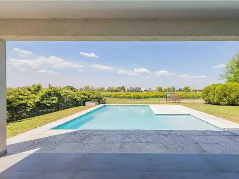 Casa en Venta en El Cantón - Barrio Golf, USD 415.000