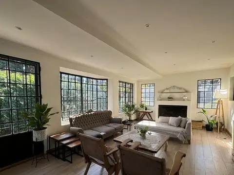 Casa en Venta con 4 cocheras