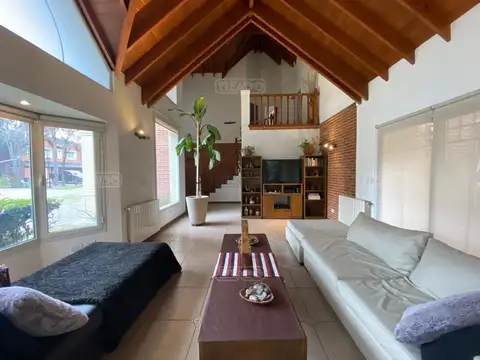 Casa 7 ambientes con 5 baños