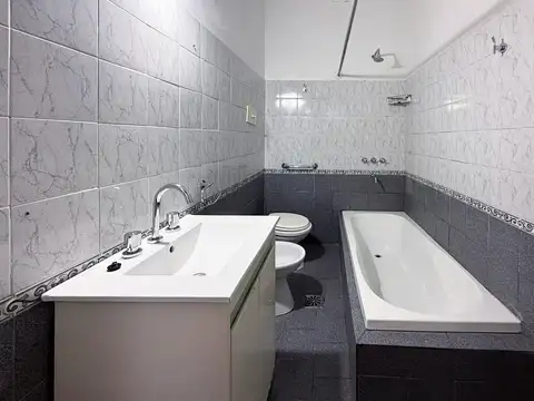 ALQUILER – Casa al frente de 1 dormitorio   comodín | Zona Centro, Rosario.