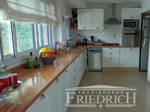 Casa en Venta con 5 cocheras