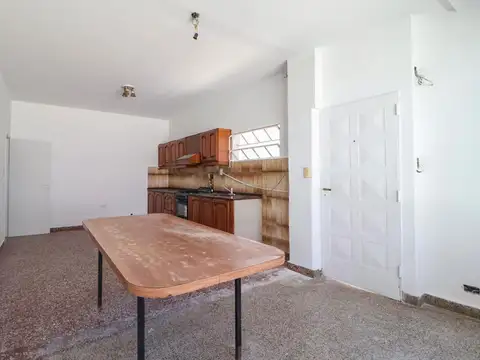 CASA 4 amb.  PATIO TERRAZA