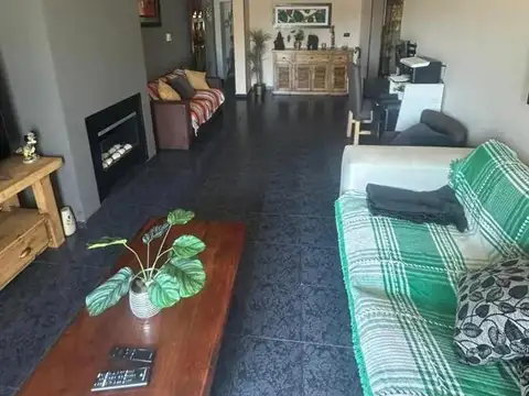 VENTA CASA 5 AMBIENTES CON LOCALES EN MORENO