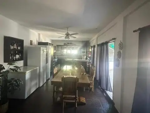 Casa en Venta con 3 cocheras