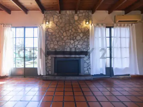 Casa 4 ambientes con 1 baño