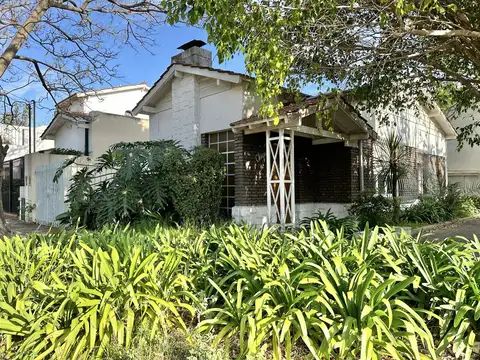 Casa 3 ambientes en Castelar Norte APTA CREDITO