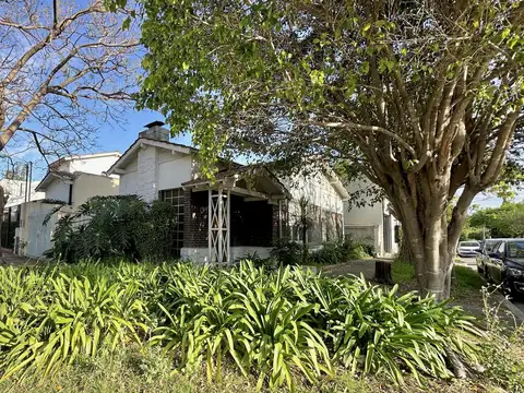 Lobos  al 1200 - Castelar norte - Parque ayerza