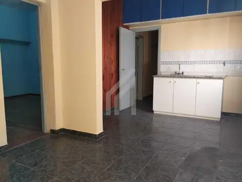 Casa 6 ambientes con 1 baño