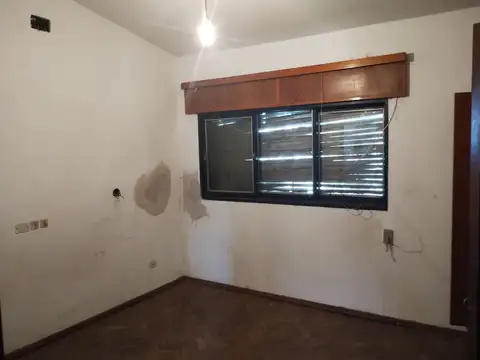 Casa 8 ambientes con 3 baños