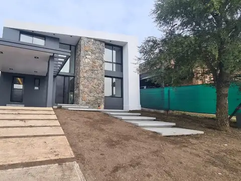 VENTA CASA 3 DORM EN LAS CAÑITAS MALAGUEÑO