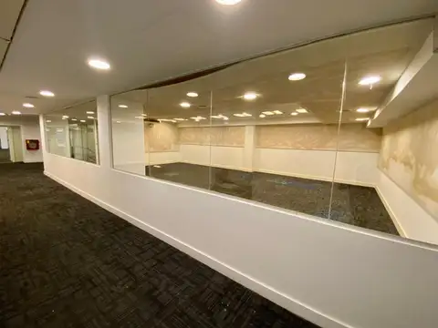 Oficina AAA alquiler Retiro con cochera