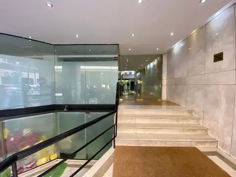 Oficina en Alquiler con 1 cochera