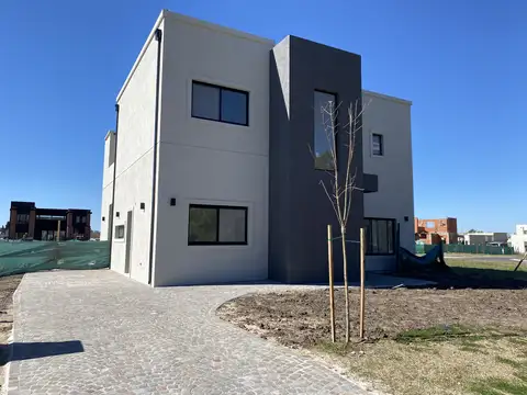 CASA  6 AMBIENTES EN SANTA SOFIA  Calidad premium