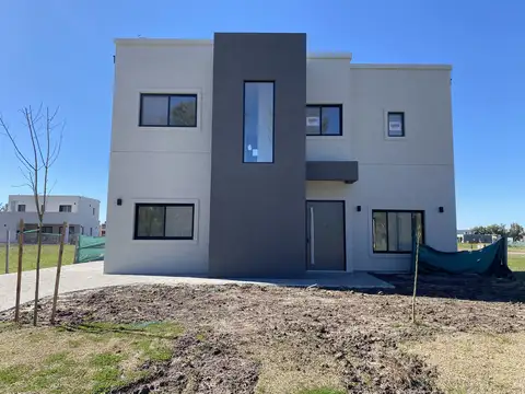 Casa en Venta en Pilar Del Este - Santa Sofia, USD 212.000