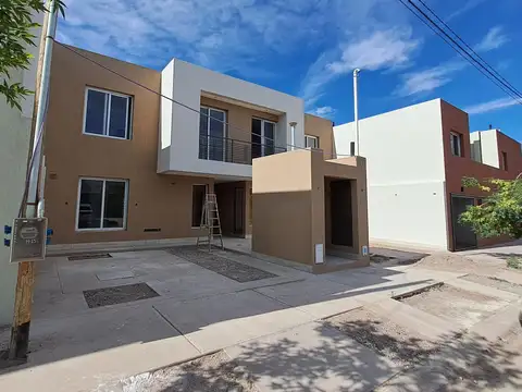 VENTA - DUPLEX 2 DORMITORIOS - B° PRIVADO RINCON VENETO