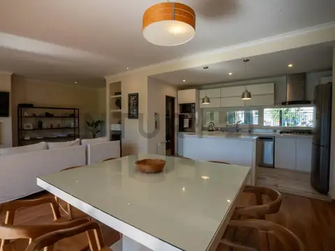 Casa 4 ambientes con 3 baños