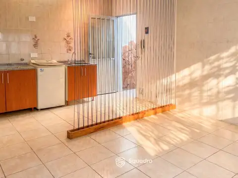 VENTA - Monoambiente en PH. Pasillo conformado por sólo dos unidades - Bella Vista, Rosario. - APTO