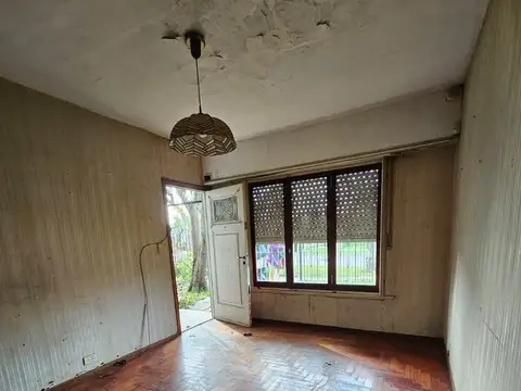 VENTA Casa 3 ambientes, garaje más local.