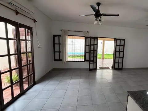 Casa 5 ambientes con 2 baños