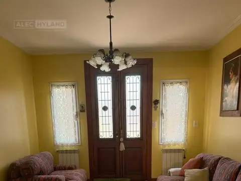 Casa en Alquiler con 1 cochera