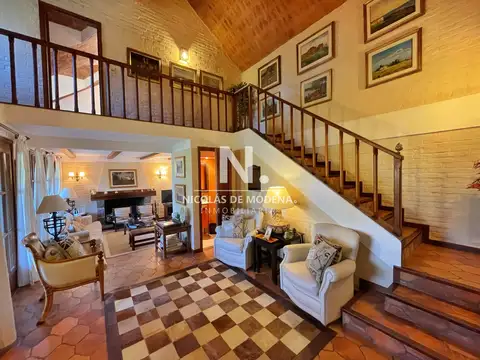 Casa 4 ambientes con 2 baños