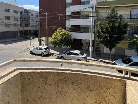 Departamento en Alquiler en Alto Alberdi, $ 450.000